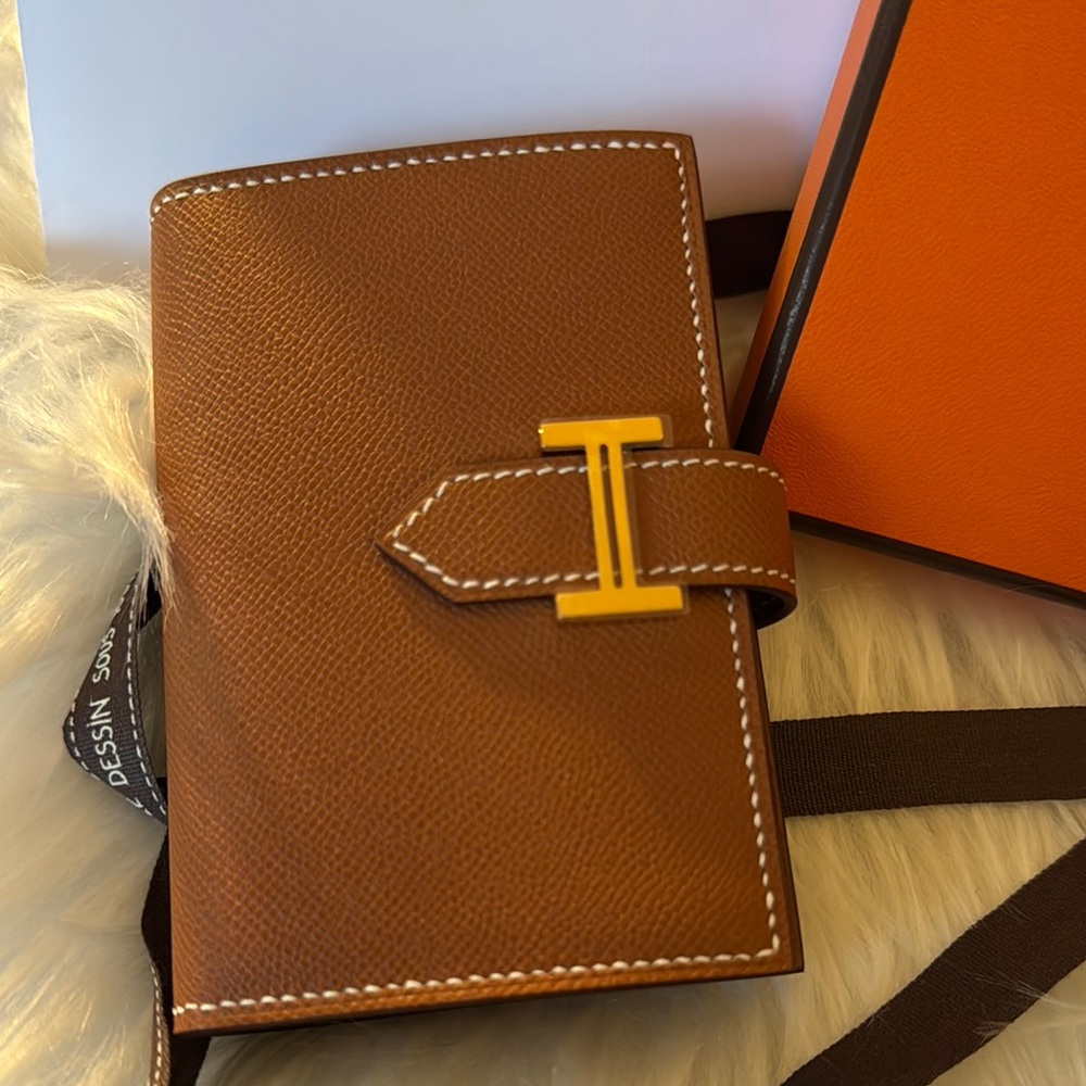 Hermès Bearn Leather Wallet with Gold Accent